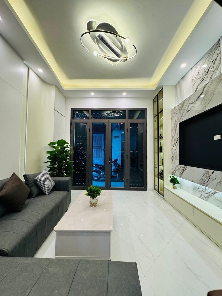 Bán nhà hoàng mai 5 tầng long lanh ngõ thông kinh doanh nhỏ